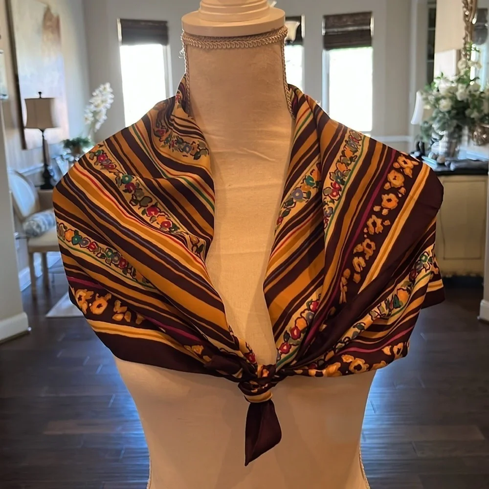 Totes Large Floral Scarf 30” x 30” Square 100% Polyester Made in Italy Floral